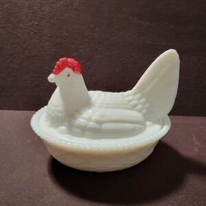 Vintage Westmoreland White and Red Hen on Nest Dish. Excellent condition